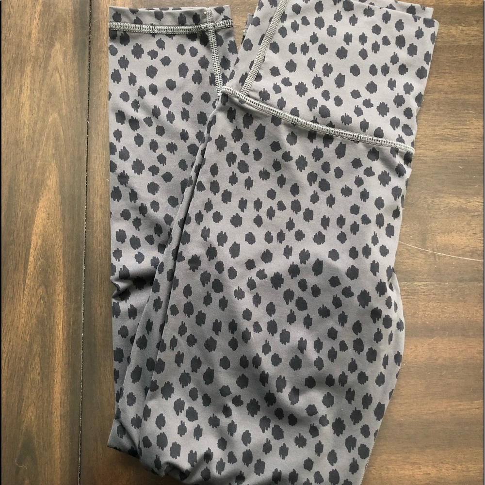 Aerie Medium Capris Gray With Black Dots Worn Once